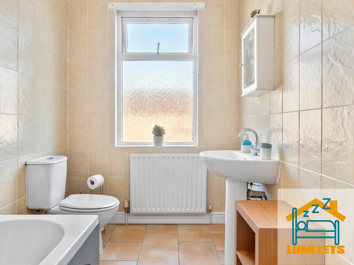 2Br Home In Barrow-In-Furness Sleeps 8 Close To Bae Systems, Hospital, Lakes ภายนอก รูปภาพ